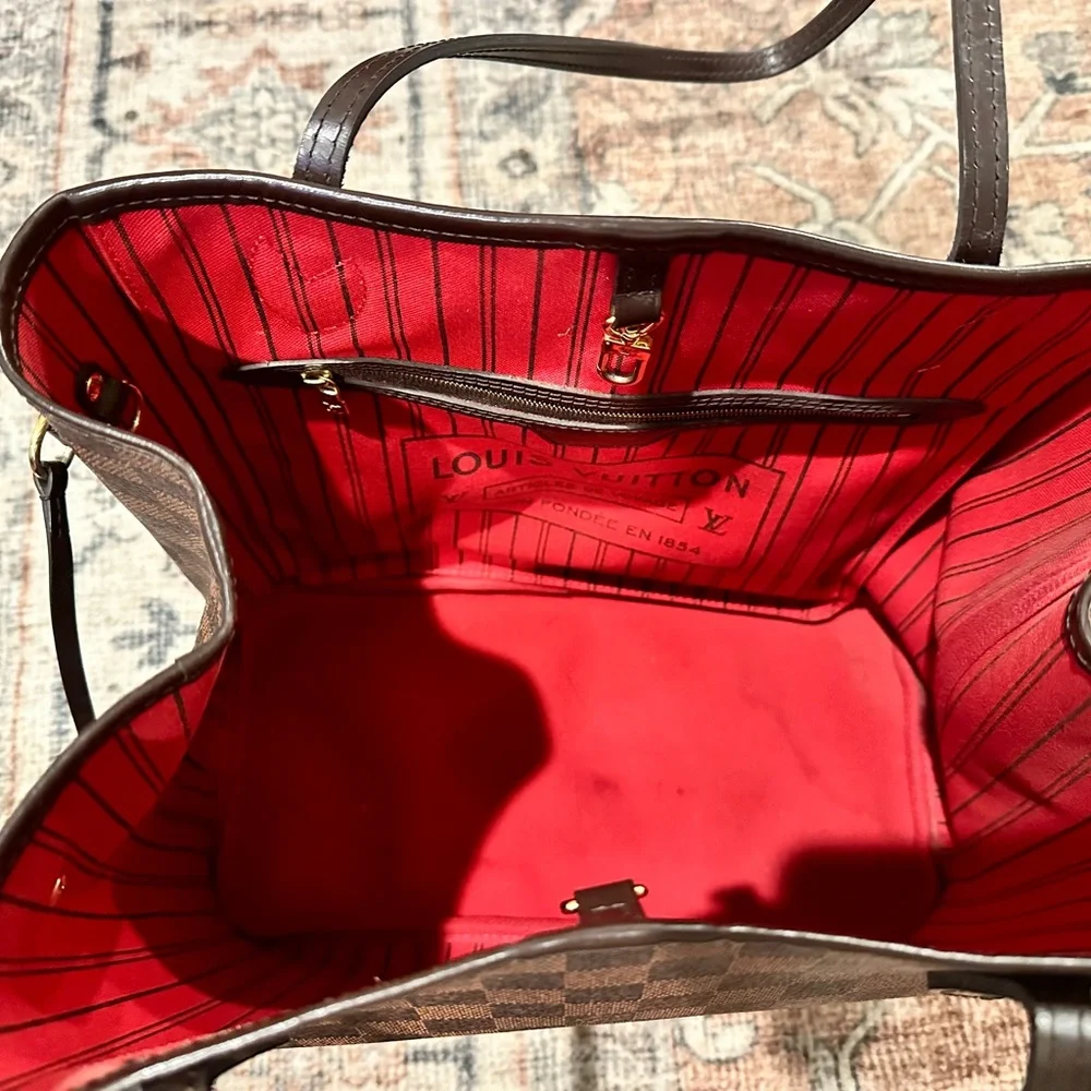 Louis Vuitton - Picture 3 of 3